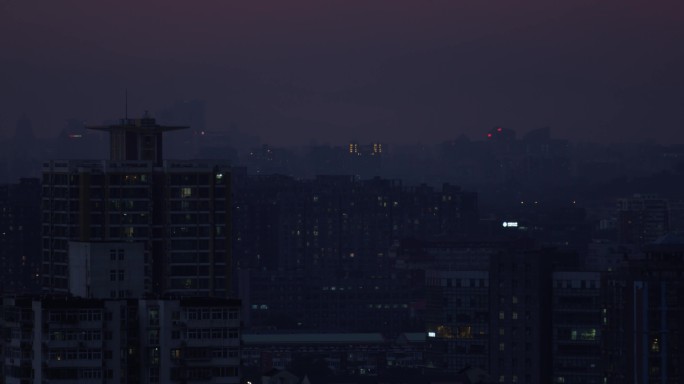 北京傍晚，城市黄昏雨过天晴，雨后城市天空