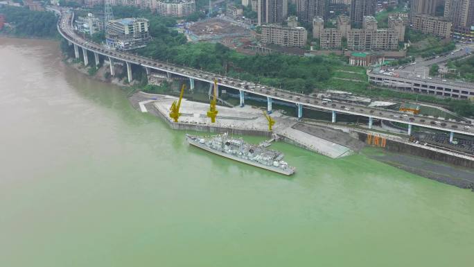 重庆鹅公岩大桥退役166军舰