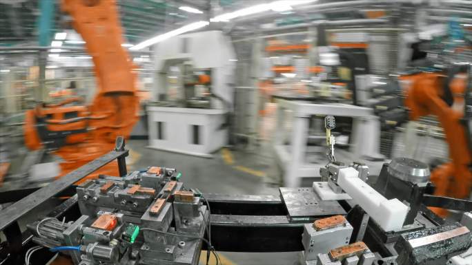 工业机器人在工厂工作的时间推移
