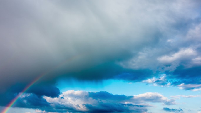 雨后天空中的彩虹天空云层日出火烧云日落蓝