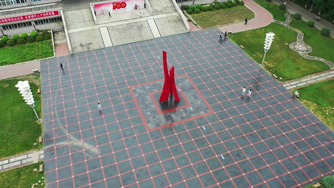 佳木斯大学广场地标环绕航拍4K
