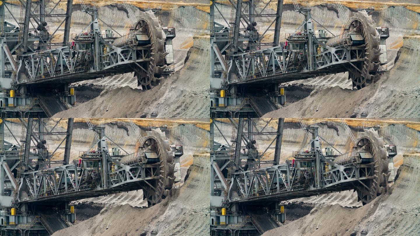 大型斗轮挖掘机在褐煤露天矿工作