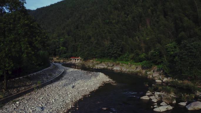 广西风光山涧河流穿越航拍4k