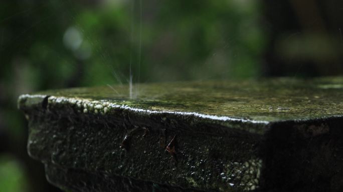 江南下雨雨滴与青石板空镜