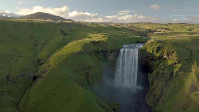 冰岛景观中的斯科加福斯瀑布