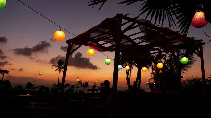 餐厅度假海边餐厅彩色灯笼海风夕阳晚霞