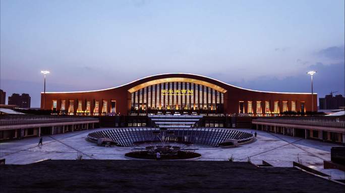 哈尔滨西站延时拍摄夜景灯光乌云来临