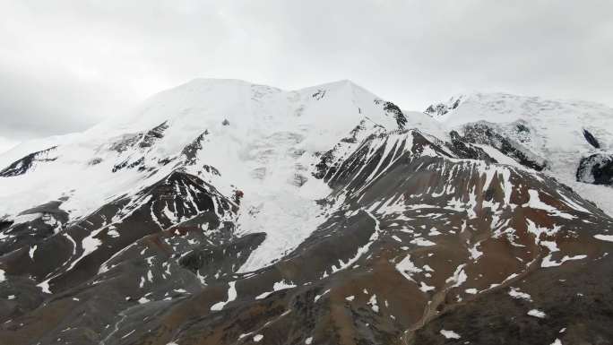 青海果洛神山阿尼玛卿雪山