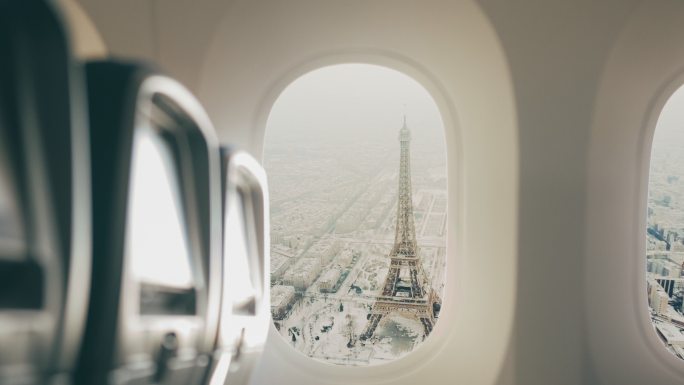 从飞机上看巴黎。飞机航空航班飞向天空起飞