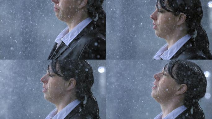 一个女商人在大雨中浑身湿透站着