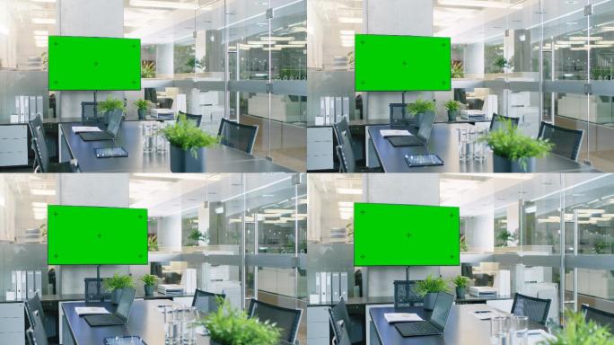 会议室墙上有绿色屏幕电视。