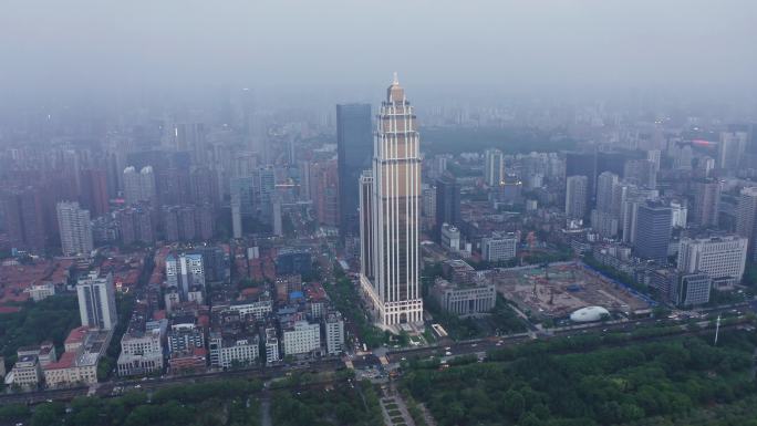 4k画质武汉绿地606穿云大气航拍