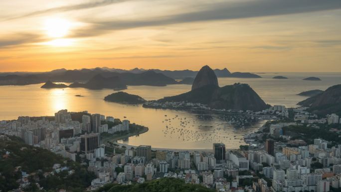 里约热内卢金色日落天空城市景观海湾全景