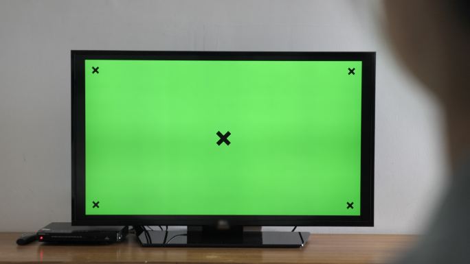 在家看绿屏电视和换频道