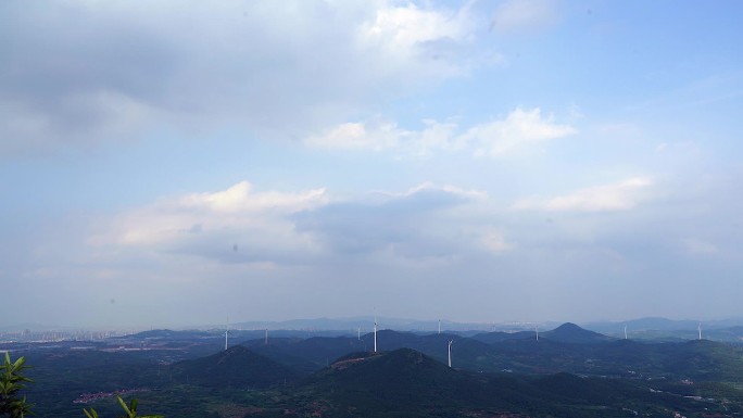 能源风车远景山顶风车升格拍摄素材2条