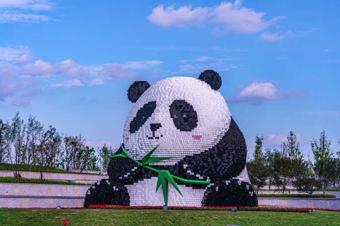 超萌成都天府国际机场网红熊猫雕塑延时4K