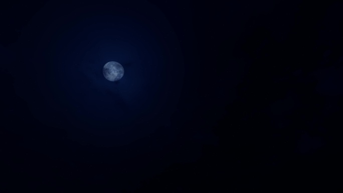 4K夜空满月被云雾遮挡