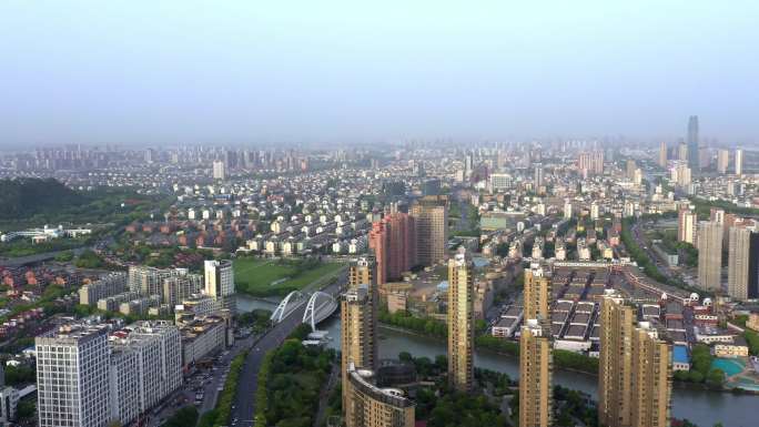 航拍昆山中环建筑车流高楼风景城市白日４ｋ