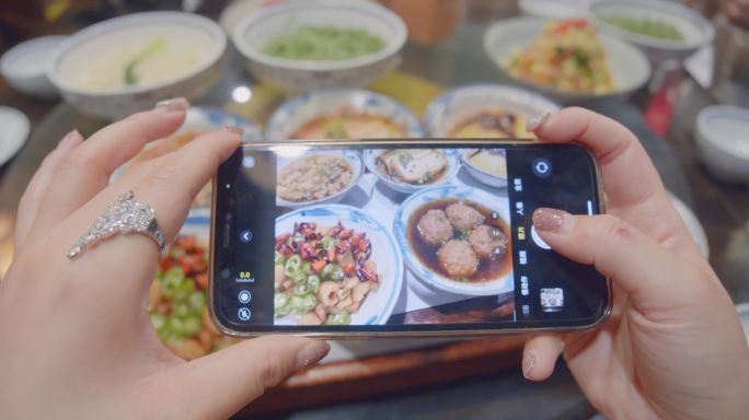 【4K原声】拿起手机拍美食拍照