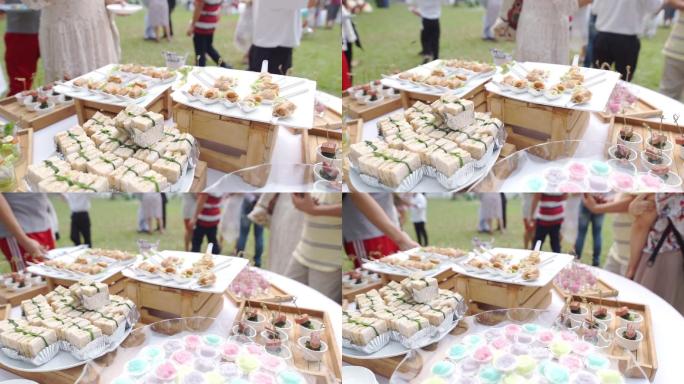 小吃放在桌子上的白色盘子上