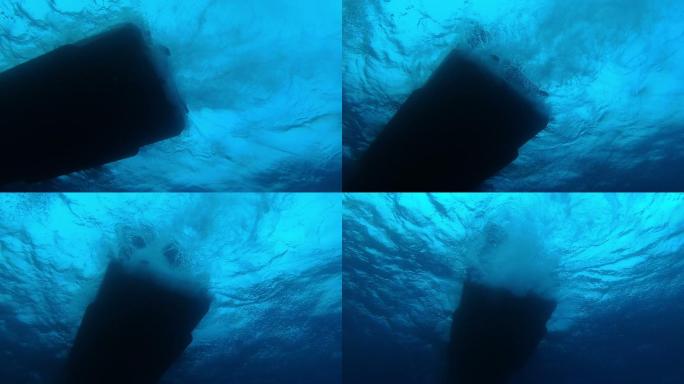 潜水艇船体的水下视图
