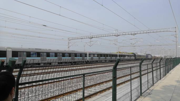 杭州地铁在京沪线上海段奔驰