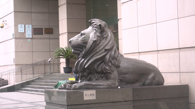 银行门口的石狮子（延时摄影）