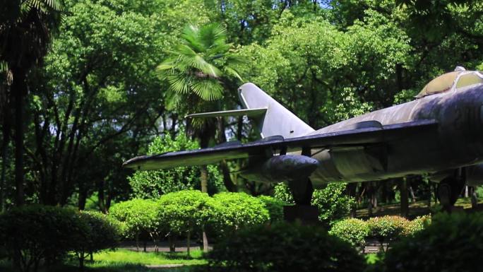 公园飞机雕塑旧飞机