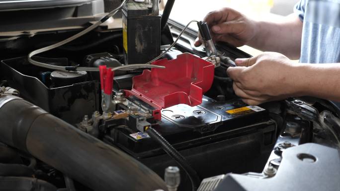 汽车蓄电池保养车库蓄电池充电器