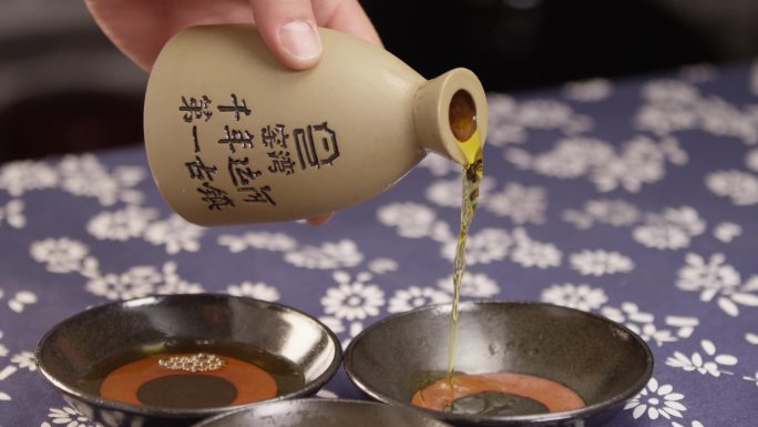 窖藏绿豆烧传统美酒美食制作展示A012