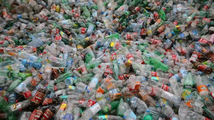 塑料瓶在回收厂