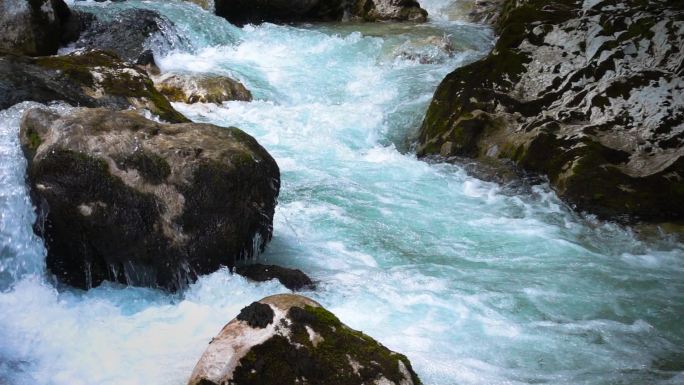 湍急的河流岩石河水视频素材