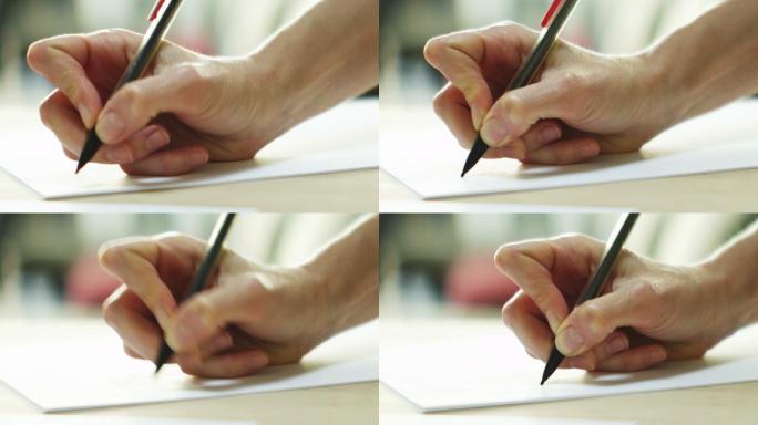 一名女子握着笔在一张纸上写字