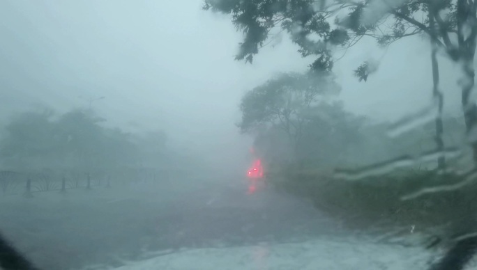 大暴雨狂风骤雨