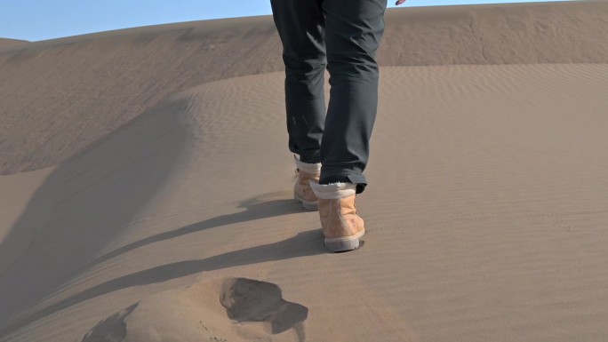 在沙漠中行走