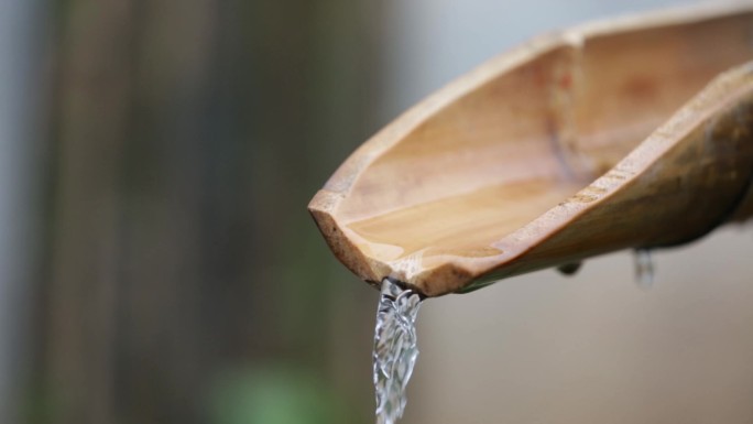 乡村生活泉水井水竹筒流水安逸