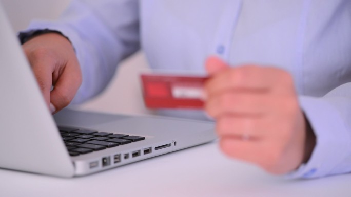 使用信用卡在网上购物