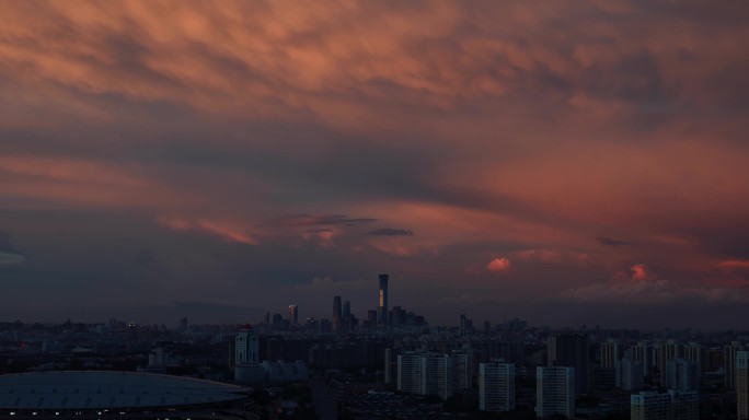 北京延时上空，晚霞空镜头，云霞窗外黄昏