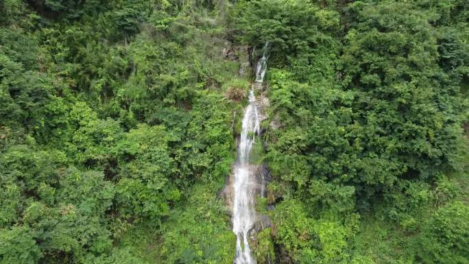 瀑布小溪山泉水航拍流水