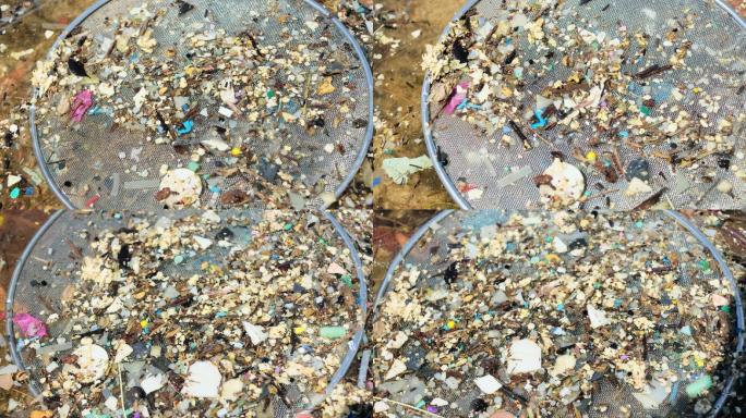 微塑料是污染环境的非常小的塑料碎片。
