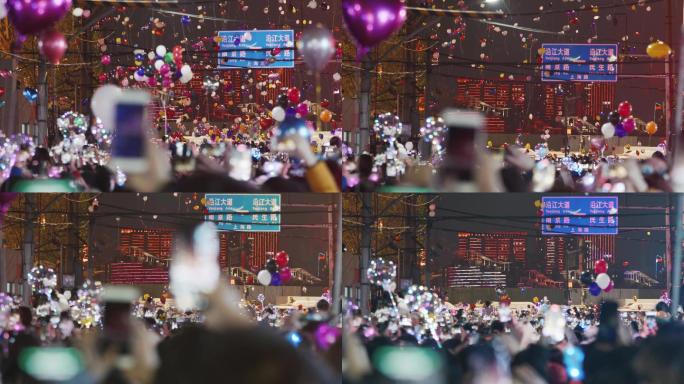 武汉群众跨年气球欢呼