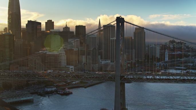 旧金山市中心、安巴卡德罗和海湾大桥