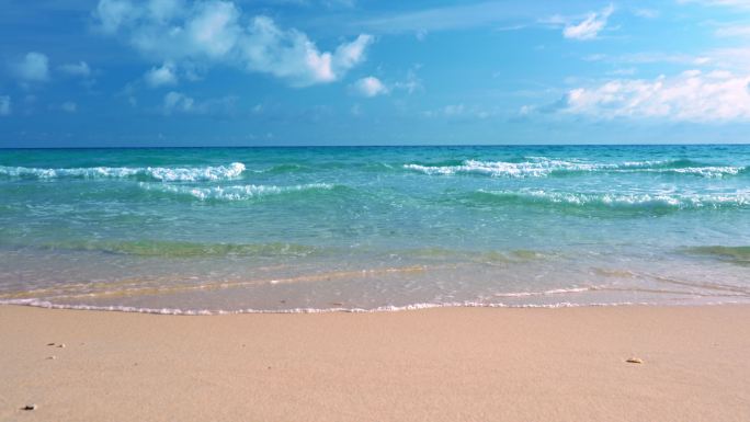 大海4K海浪浪花潮水风光风景海天一色蔚蓝