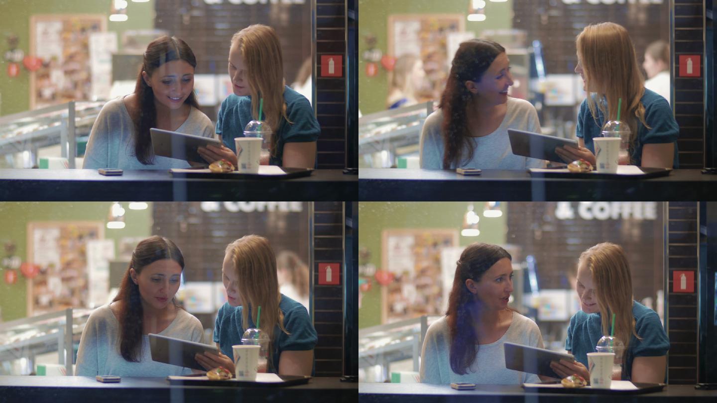 两个女性朋友在咖啡馆见面。外面在下雨