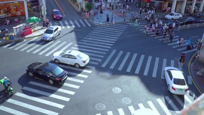 斑马线行人游客市民红绿灯延时摄影