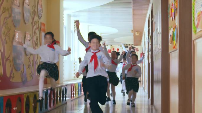 校园小学走廊学生小学生奔跑