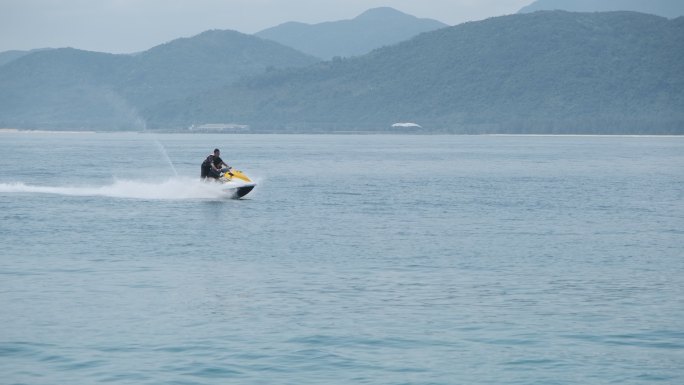夏日娱乐海山摩托艇刺激水上运动