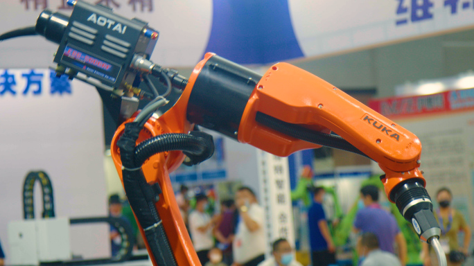 智能机械臂，工业自动化