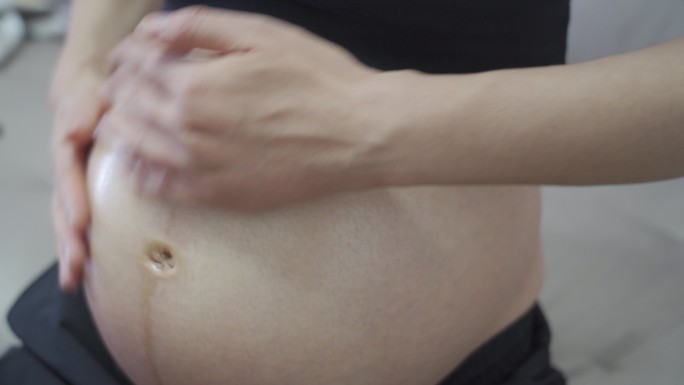 4K孕妇抹妊娠油怀孕防止妊娠纹