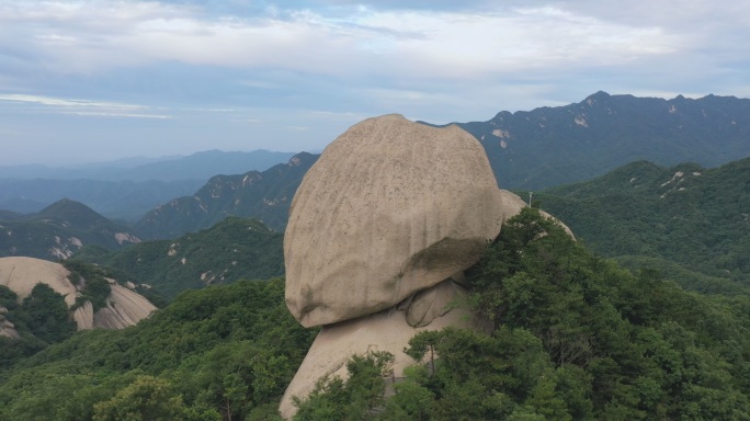 航拍天池山飞来石合集